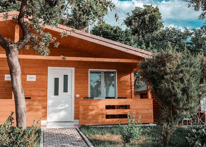 Plazhi Gjeneralit - Small - - - - * Kavaje